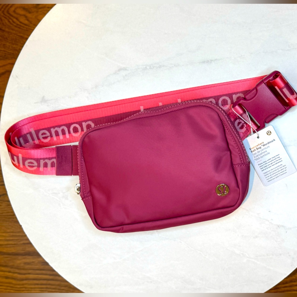 Lululemon Everywhere Belt Bag Wordmark Washed Mauve/Sakura Pink 1L. Brand New!